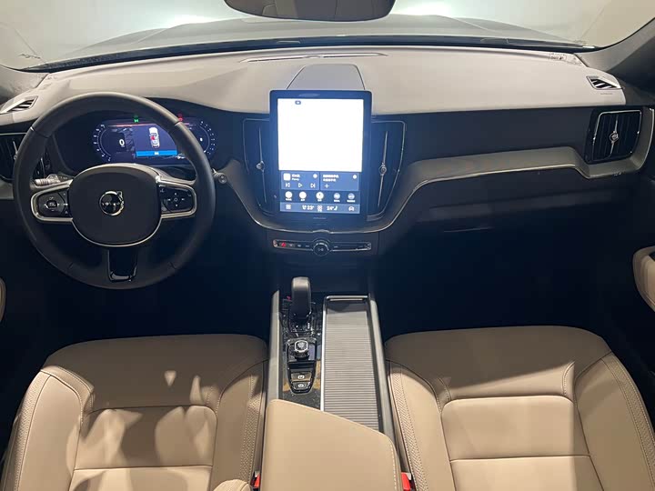 Volvo XC60 2026 B 5 4 WD — фото 7