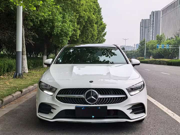 Mercedes-Benz A-Class 2019 A 180 L — фото 2