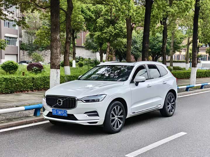 Volvo XC60 2020 T 5 4 WD — фото 1
