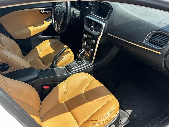 Volvo V40 2017 T 3 — фото 14
