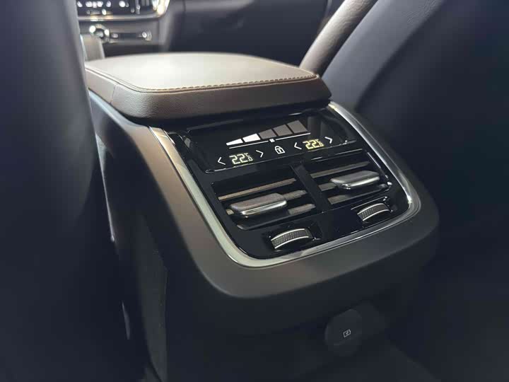 Volvo V90 2024 Cross Country B 5 AWD — фото 11