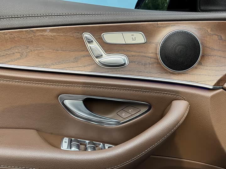 Mercedes-Benz E-Class E 260 L — фото 4