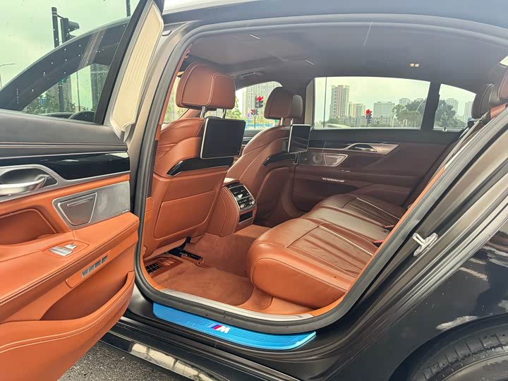 BMW 7-Series 2018 740 Li x Drive M — фото 6