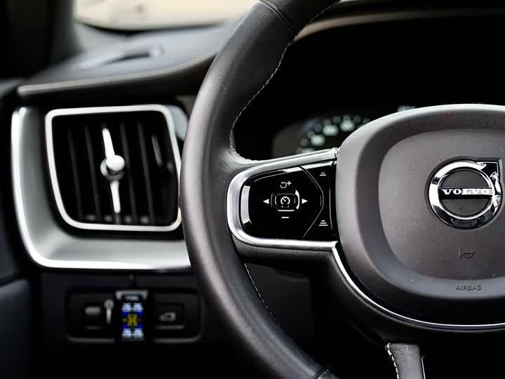 Volvo XC60 2021 T 5 4 WD — фото 17