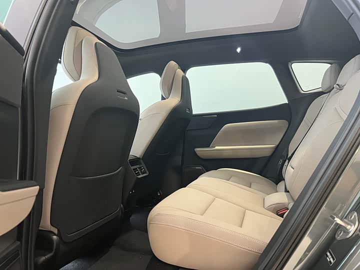 Volvo XC70 Hybrid 2026 4 WD Core — фото 8