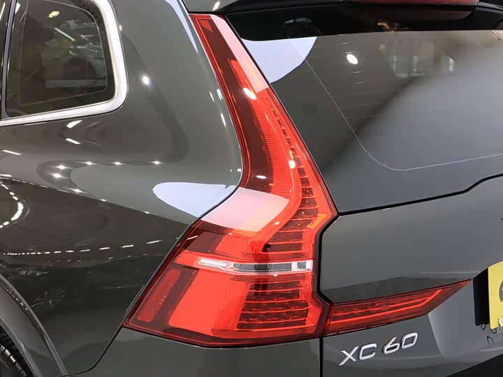 Volvo XC60 2022 B 5 4 WD — фото 7