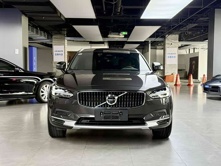 Volvo V90 2024 Cross Country B 5 AWD — фото 2