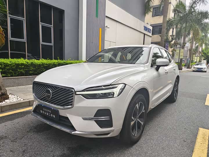 Volvo XC 60 2026 B 5 4 WD — фото 1