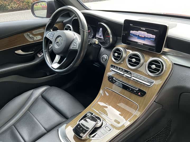 Mercedes-Benz GLC 2019 GLC 260 4 MATIC SUV — фото 15