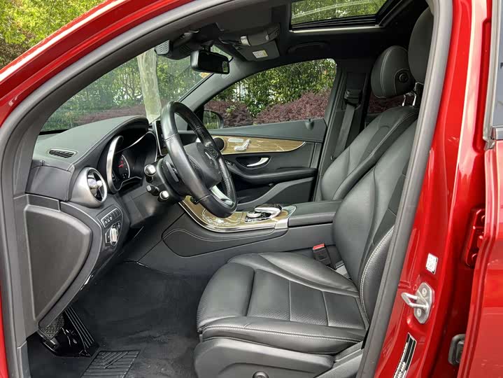 Mercedes-Benz GLC 2019 GLC 260 4 MATIC SUV — фото 5