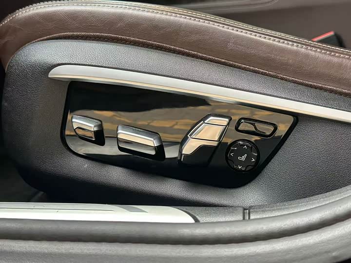 BMW 7 Series 740Li продвинутая — фото 10