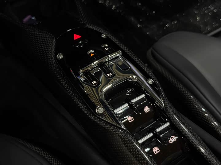 Ferrari 296 2022 3.0 T V 6 GTS — фото 16
