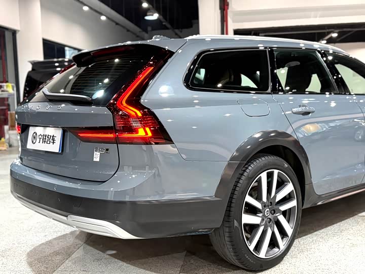 Volvo V90 2022 Cross Country B 5 AWD — фото 16