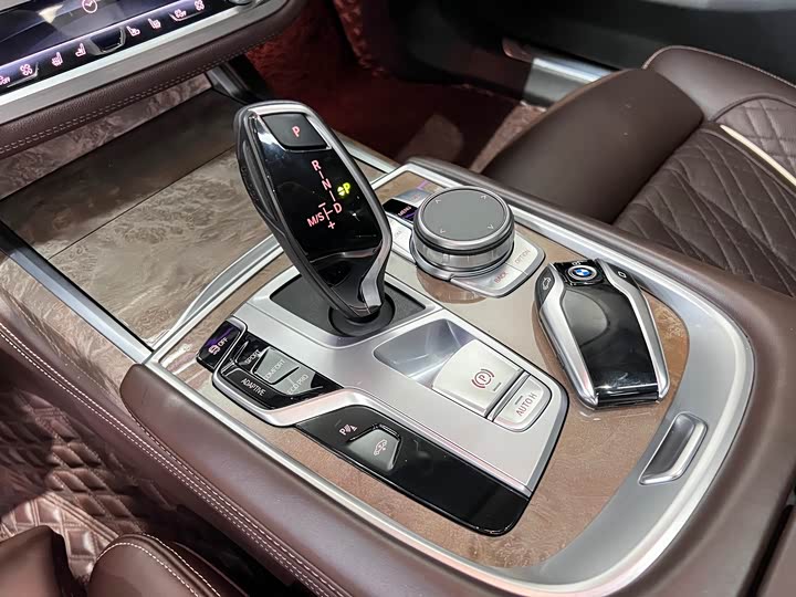 BMW 7-Series 2019 740 Li Leading — фото 14