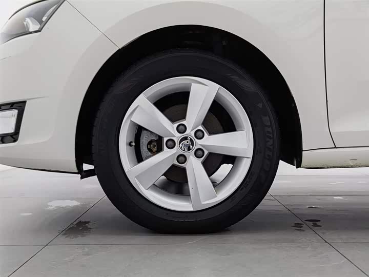 Skoda Rapid — фото 17