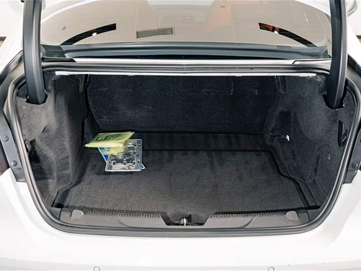 Jaguar XEL 2024 2.0 T 250 PS R-DYNAMIC S — фото 24