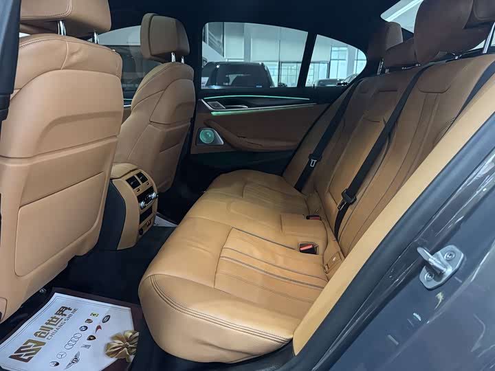 BMW 5 Series — фото 10