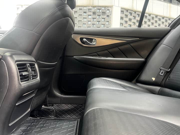 Infiniti Q50L 2015 2.0 T — фото 24