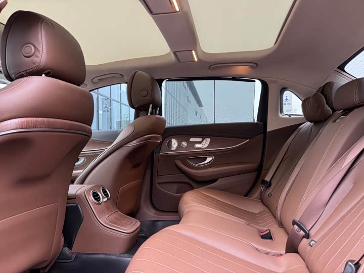 Mercedes-Benz E-Class 2023 E 300 L Luxury — фото 7