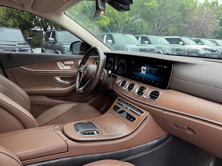 Mercedes-Benz E-Class 2023 E 300 L Luxury — фото 17