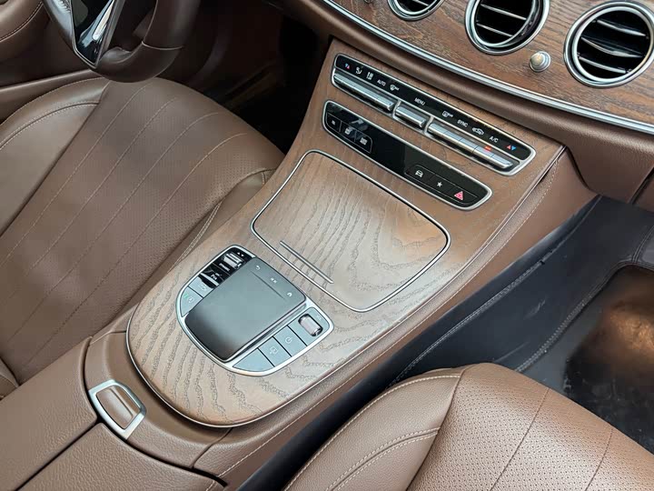 Mercedes-Benz E-Class 2023 E 300 L Luxury — фото 18
