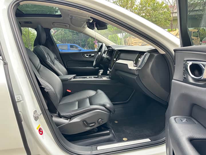 Volvo XC60 2020 T 5 4 WD — фото 14