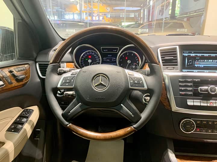 Mercedes-Benz M-Class 2015 ML 400 4 MATICLuxury — фото 10