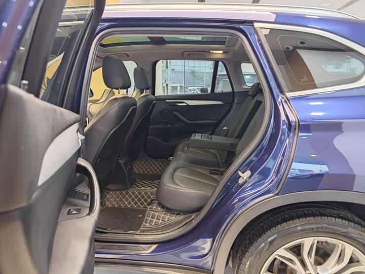 BMW X1 2019 s Drive 20 Li Leading — фото 22