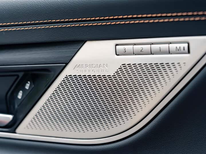 Jaguar XFL 2024 2.0 T P 300 4 WD — фото 18
