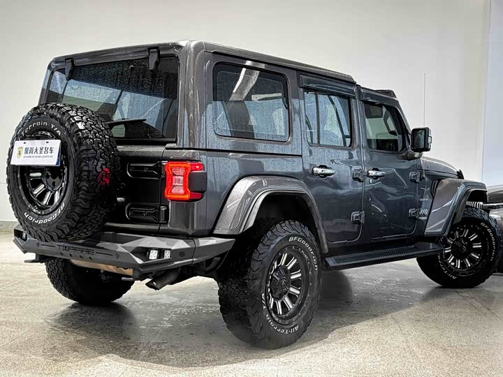 Jeep Wrangler — фото 7