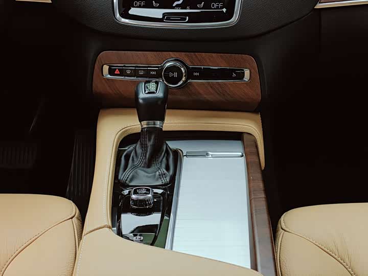 Volvo XC90 2018 T 5 — фото 15