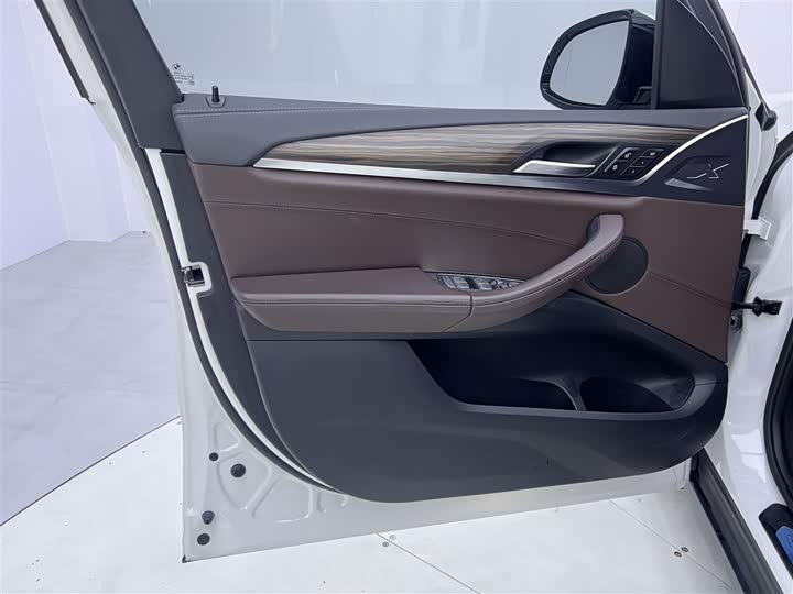 BMW X3 2019 x Drive 28i — фото 16