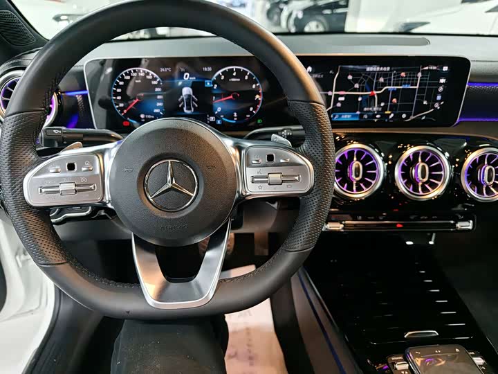 Mercedes-Benz A-Class 2020 A 200 L — фото 14