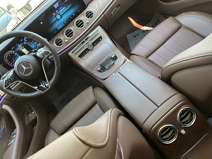 Mercedes-Benz E-Class 2022 E 350 e L — фото 16