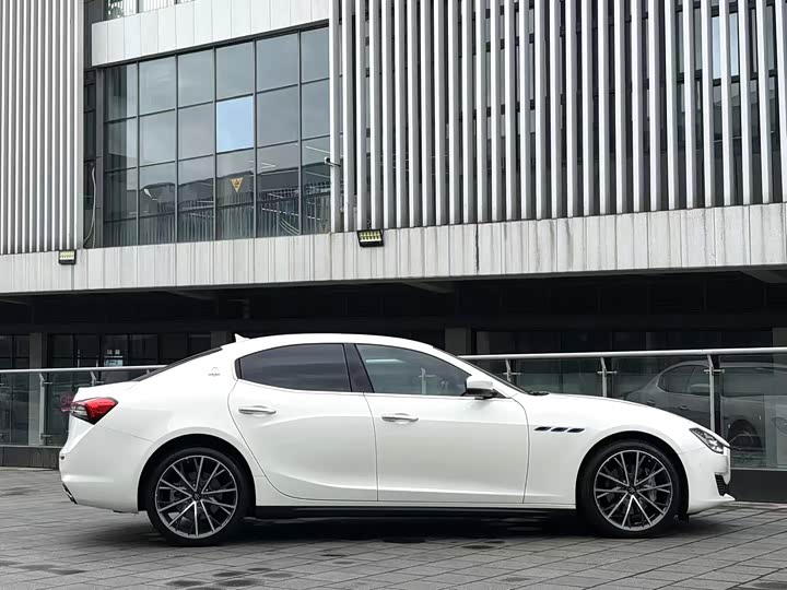 Maserati Ghibli 2021 2.0 T — фото 7