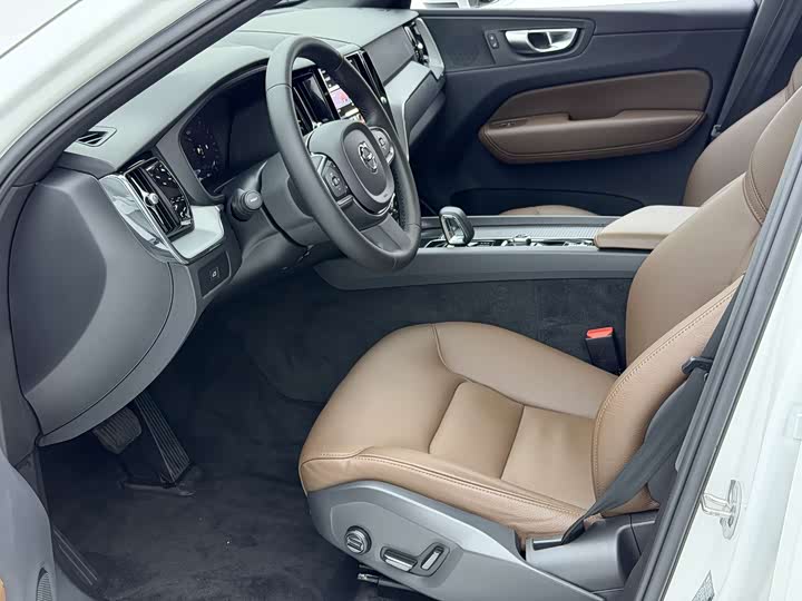 Volvo XC60 2023 B 5 4 WD — фото 4