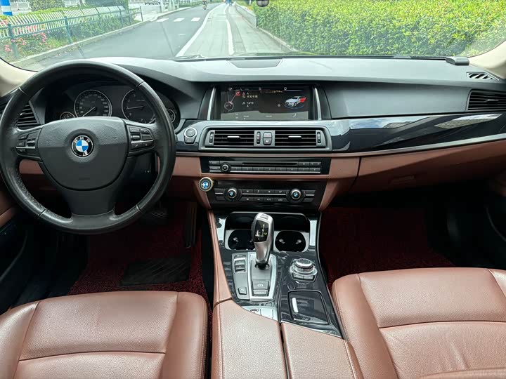 BMW 5 Series 520Li — фото 5