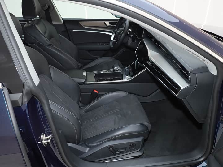 Audi A7L 2024 45 TFSI S-line — фото 17