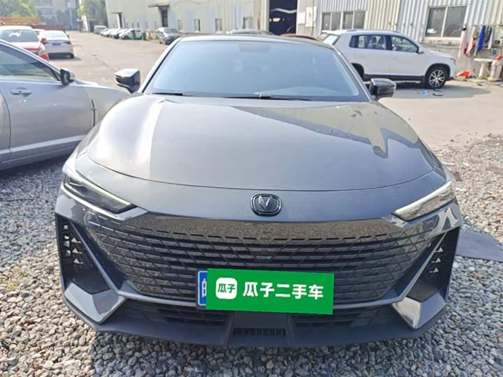 Changan UNI-V 2022 1.5 T Premium — фото 3