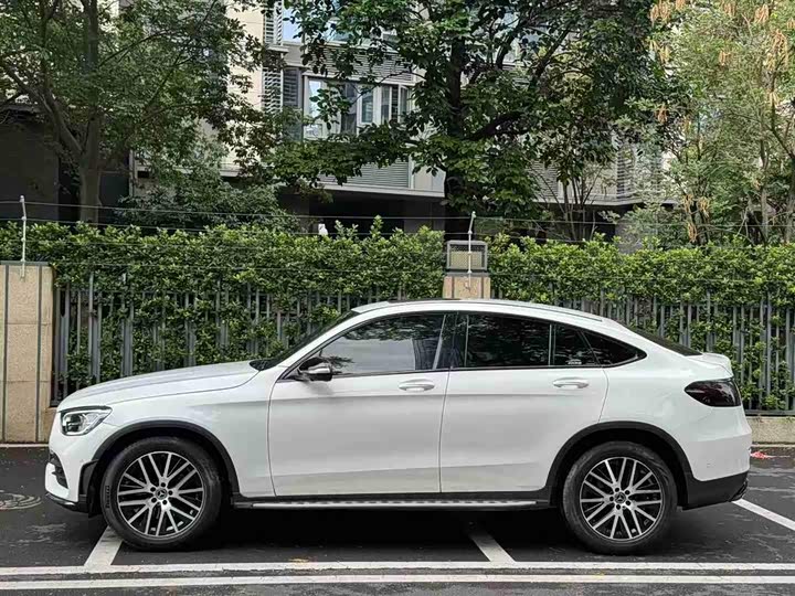 Mercedes-Benz GLC 2020 GLC 260 4 MATIC SUV — фото 2