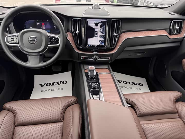 Volvo XC60 Hybrid 2025 Hybrid 4 WD — фото 6