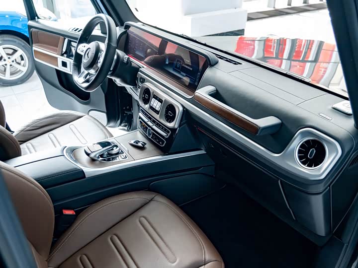 Mercedes-Benz G-Class 2021 G 500 — фото 11