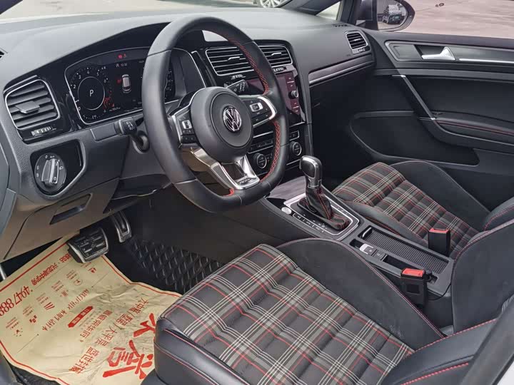 Volkswagen GTI 2019 2.0 TSI GTI V — фото 5