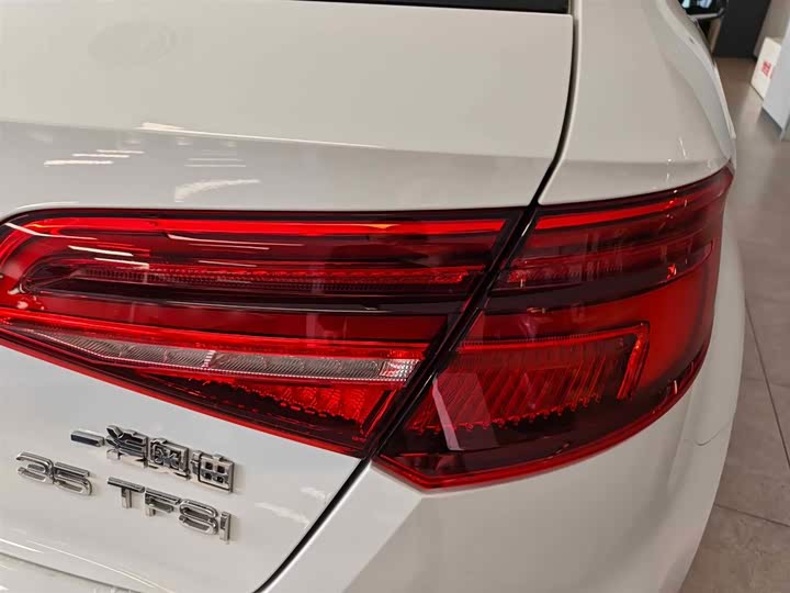 Audi A3 2018 30 Sportback 35 TFSI — фото 19