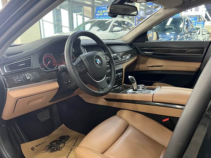 BMW 7 Series 730Li люкс — фото 6