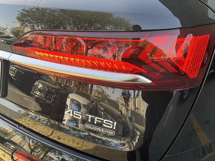Audi Q7 2023 45 TFSI quattro S line Sport — фото 13
