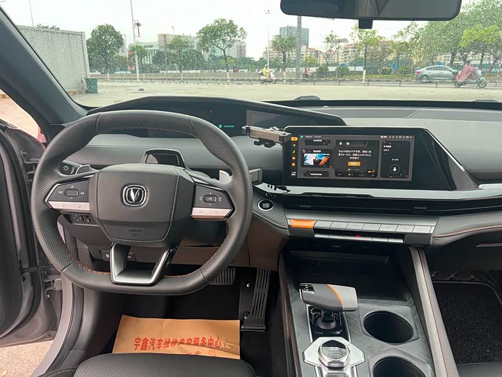 Changan UNI-V 2022 1.5 T Premium — фото 13