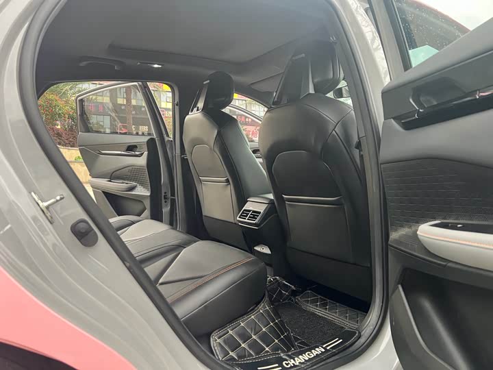 Changan UNI-V 2022 1.5 T Premium — фото 12