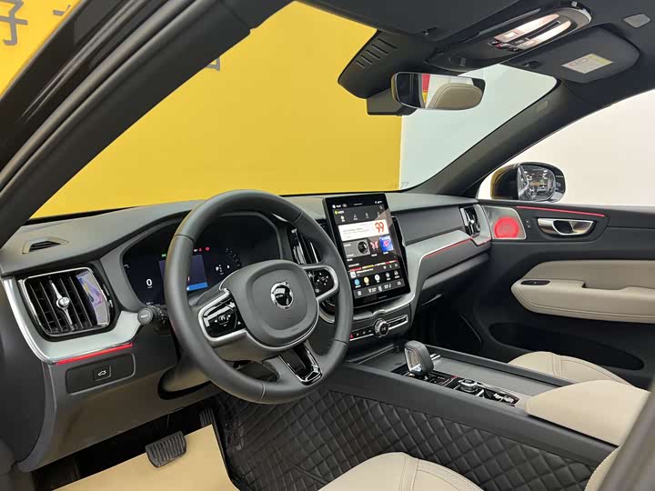 Volvo XC60 2026 B 5 4 WD — фото 7