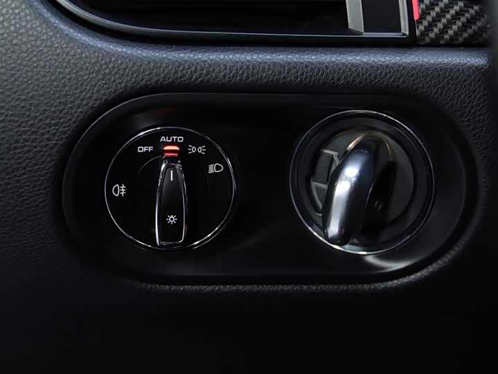Porsche Macan 2020 Macan 2.0 T — фото 11